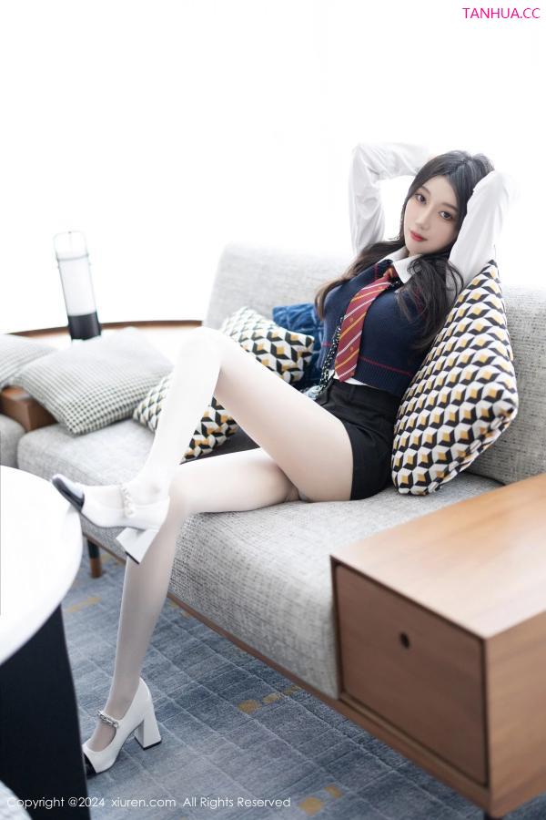 玥儿玥  [XiuRen]高清写真图 2024.03.18 No.8247 玥儿玥 丝袜美腿第17张图片